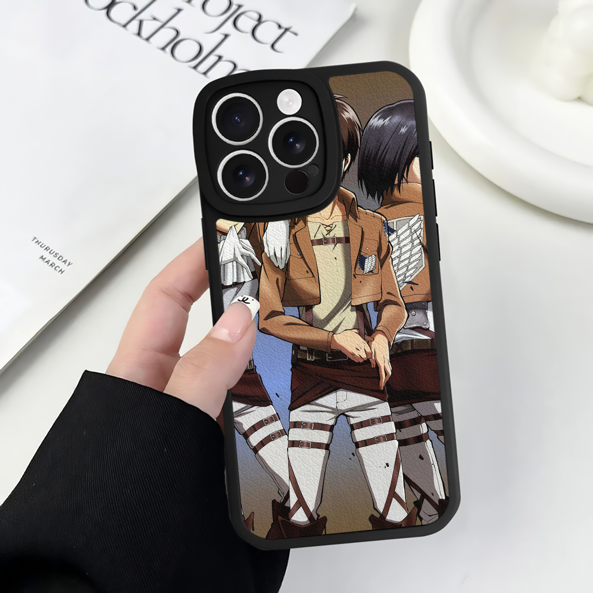（画像用） 進撃の巨人 Attack on Titan 【iPhone 16シリーズ対応】シリコンスマホケース（レザー調） 材質：シリコン